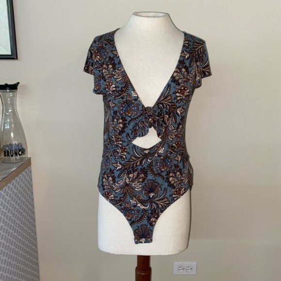 ✨2/$15 American Eagle Extra Large Bodysuit green - Picture 2 of 11